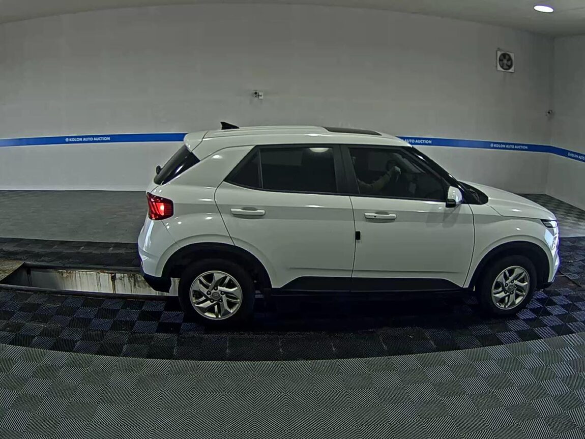 HYUNDAI VENUE 1.6 GASOLINE MODERN PLUS 2022 - zdjęcie 4