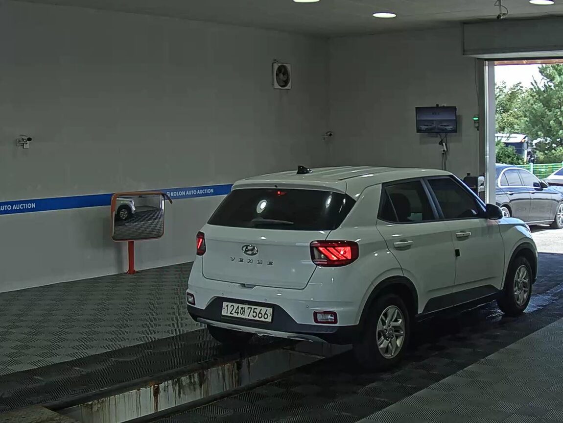 HYUNDAI VENUE 1.6 GASOLINE MODERN PLUS 2022 - zdjęcie 5
