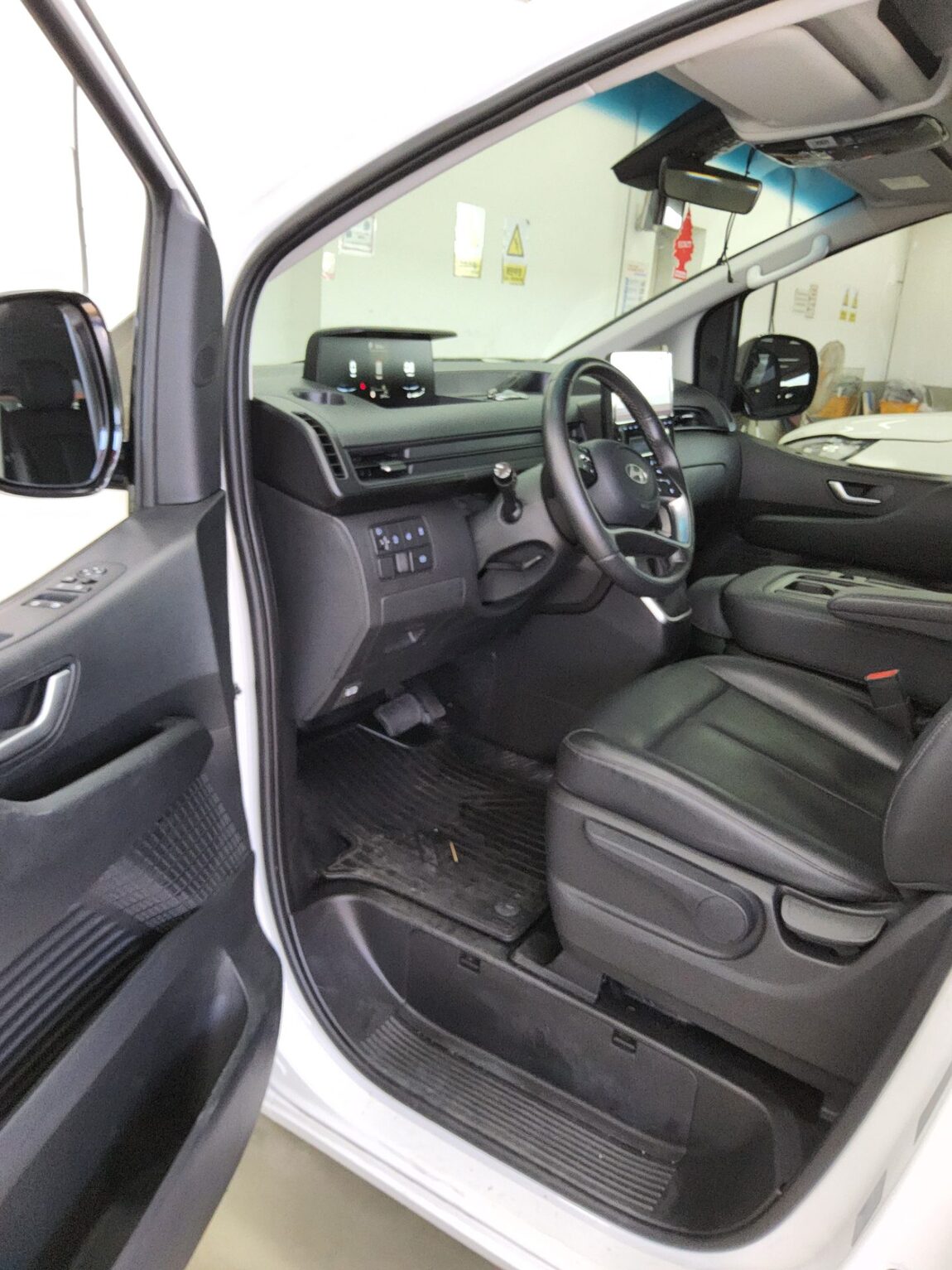 HYUNDAI STARIA 2.2 DIESEL TOURER 9-SEATER 2WD MODERN 2025 - zdjęcie 10