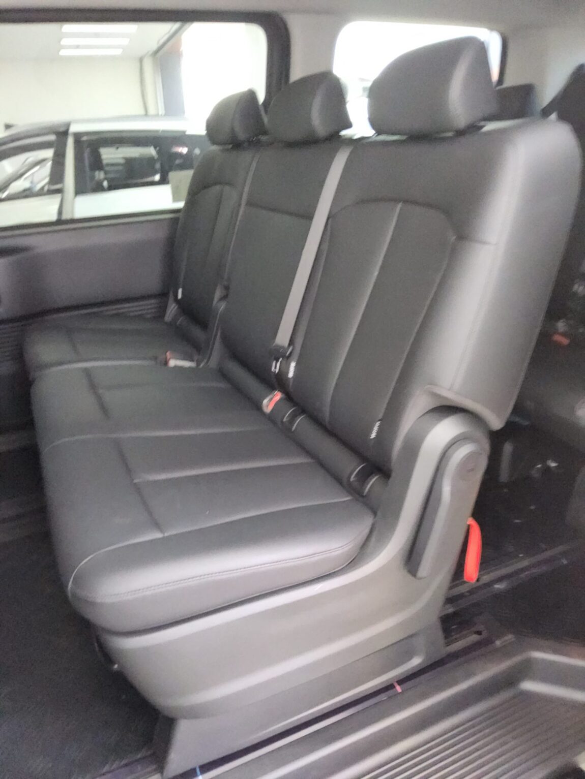 HYUNDAI STARIA 2.2 DIESEL TOURER 9-SEATER 2WD MODERN 2025 - zdjęcie 12