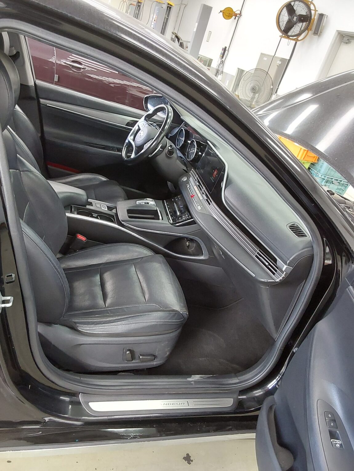 HYUNDAI THE NEW GRANDEUR IG GASOLINE 2.5 PREMIUM 2020 - zdjęcie 14