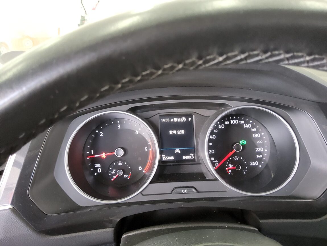 VOLKSWAGEN TIGUAN (2ND GEN) 2.0 TDI PREMIUM 2020 - zdjęcie 9