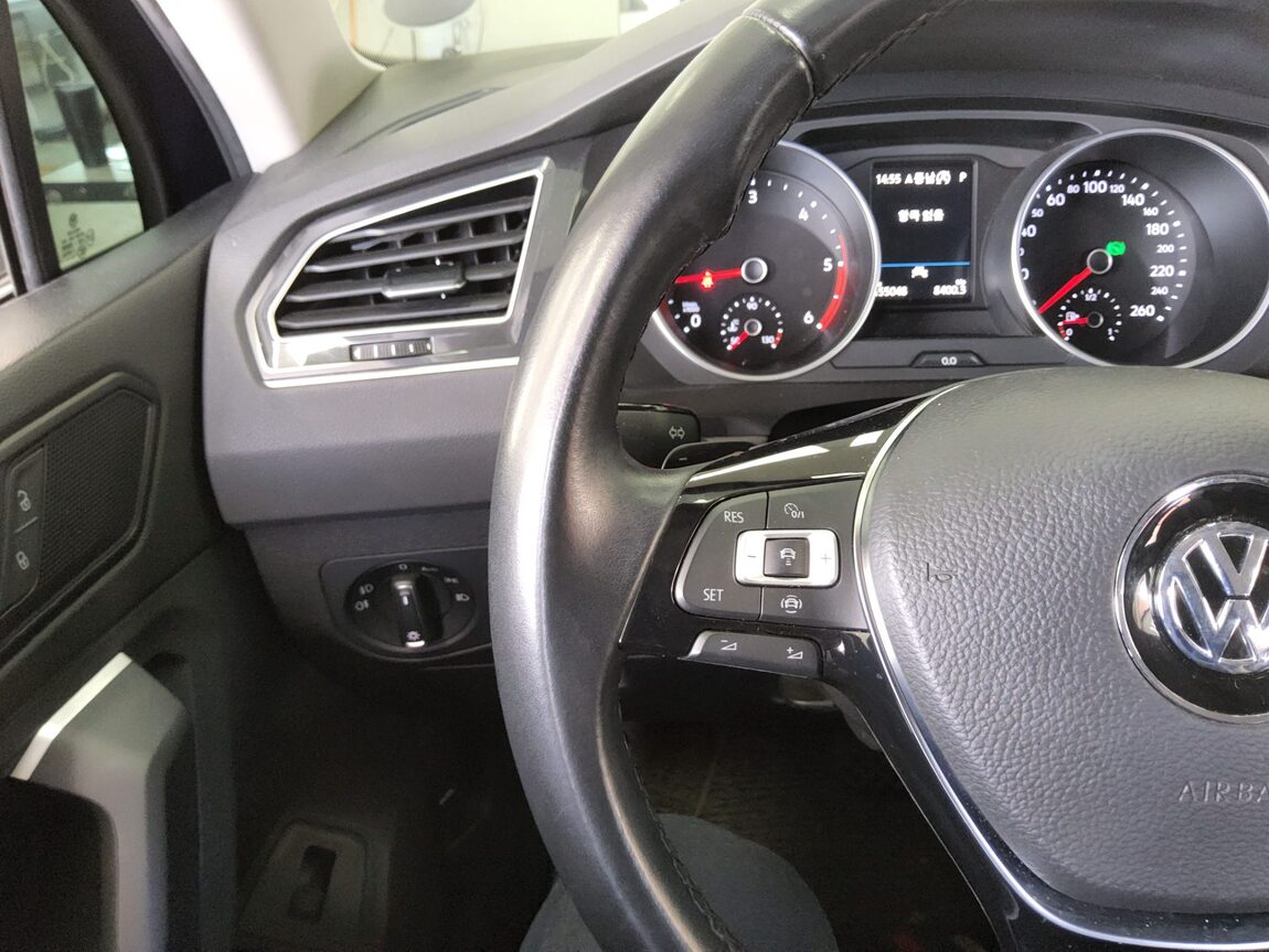 VOLKSWAGEN TIGUAN (2ND GEN) 2.0 TDI PREMIUM 2020 - zdjęcie 17