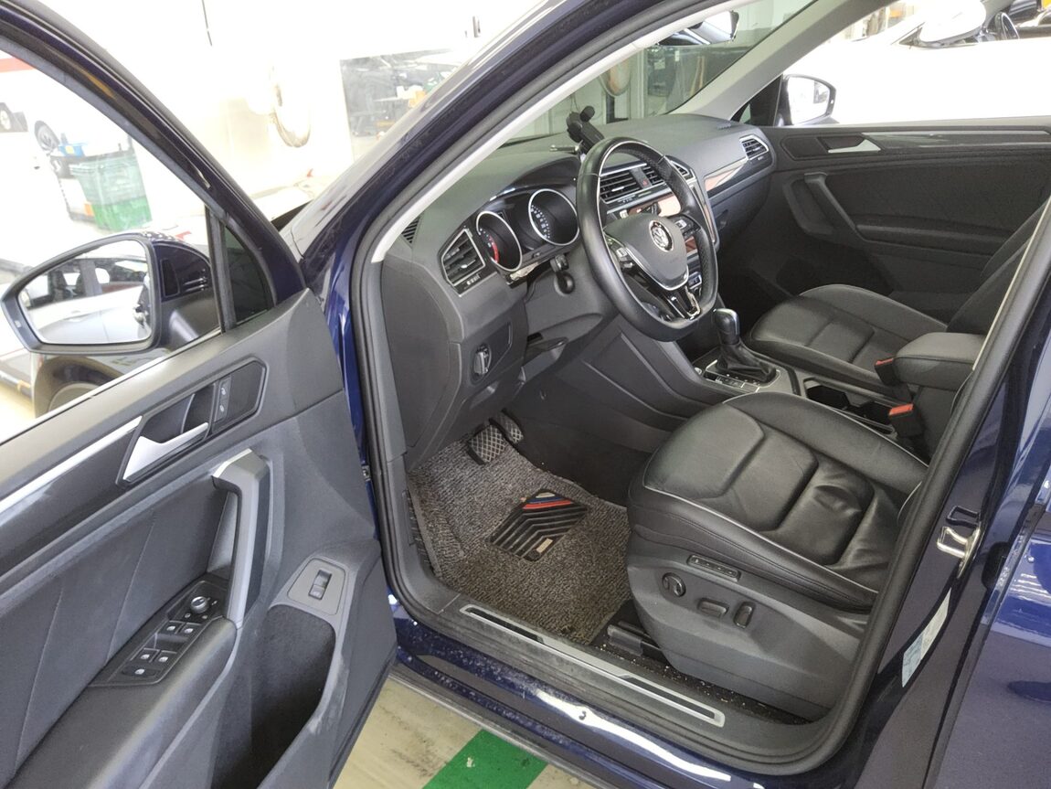 VOLKSWAGEN TIGUAN (2ND GEN) 2.0 TDI PREMIUM 2020 - zdjęcie 10