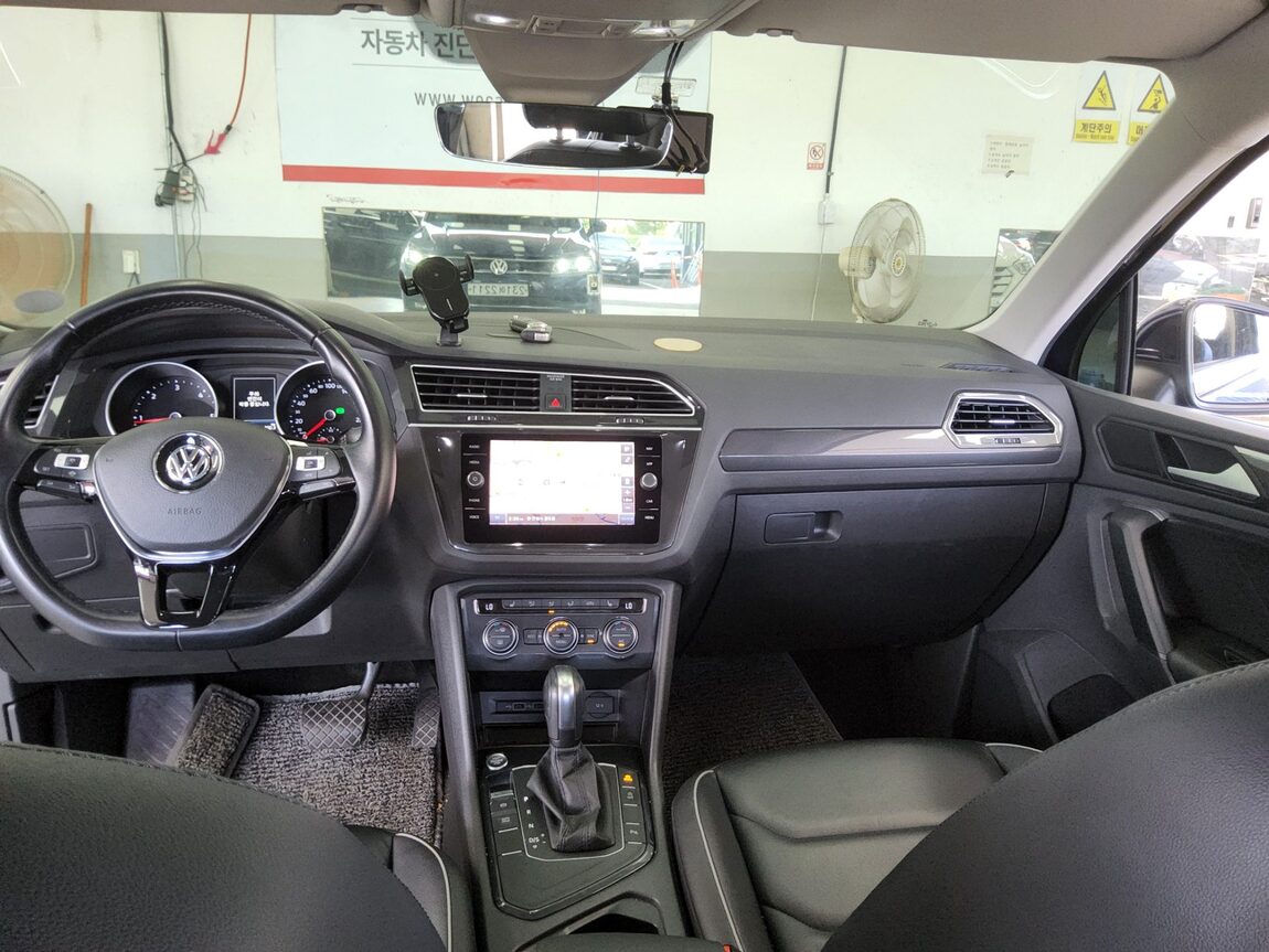 VOLKSWAGEN TIGUAN (2ND GEN) 2.0 TDI PREMIUM 2020 - zdjęcie 11