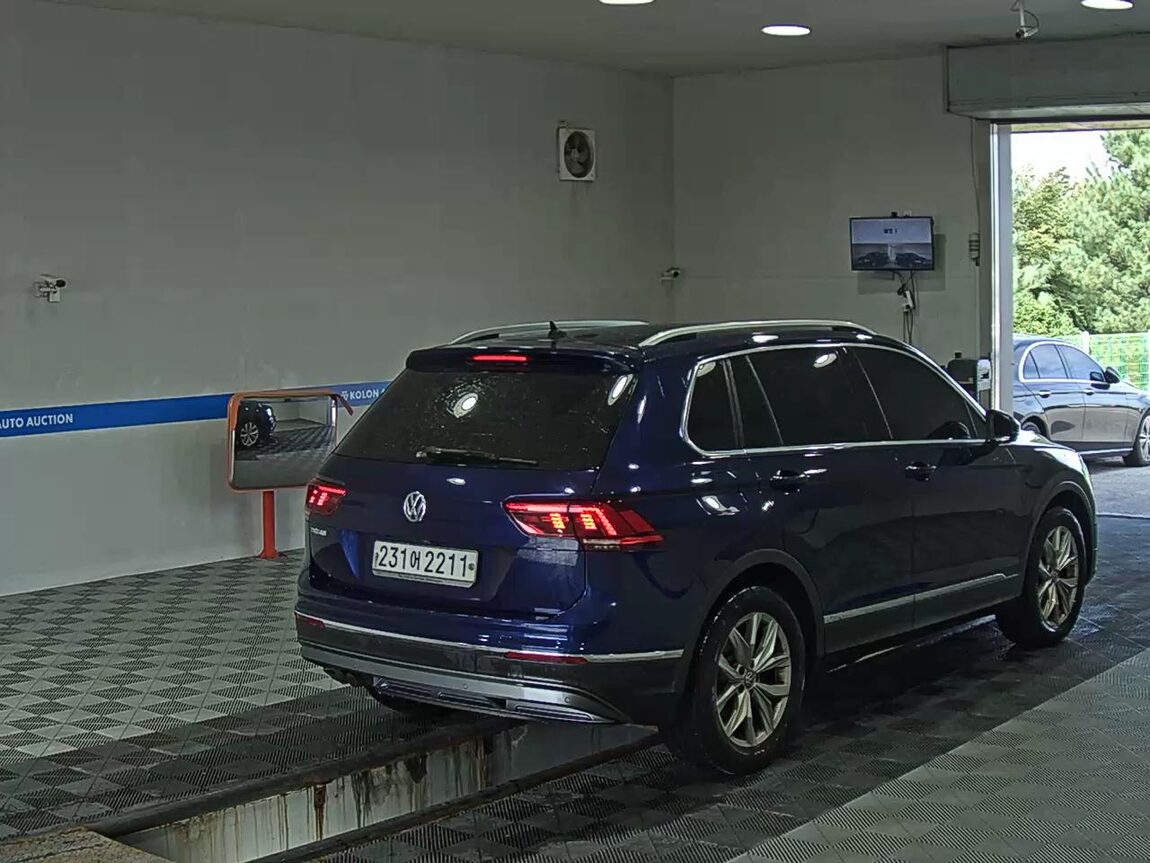 VOLKSWAGEN TIGUAN (2ND GEN) 2.0 TDI PREMIUM 2020 - zdjęcie 5