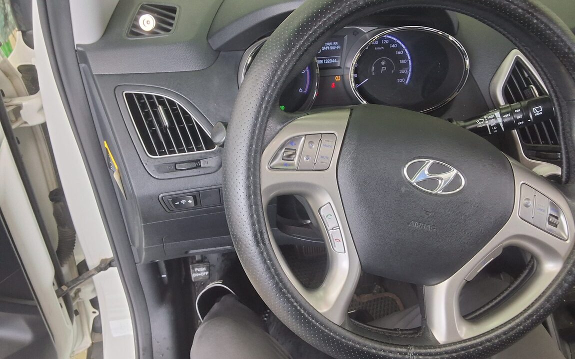 HYUNDAI TUCSON ix DIESEL R20 2WD LX20 PREMIER 2013 - zdjęcie 17