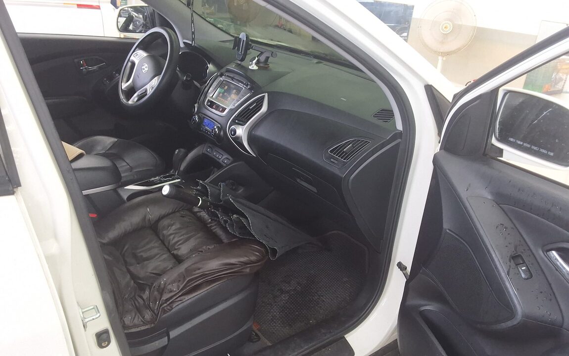 HYUNDAI TUCSON ix DIESEL R20 2WD LX20 PREMIER 2013 - zdjęcie 14