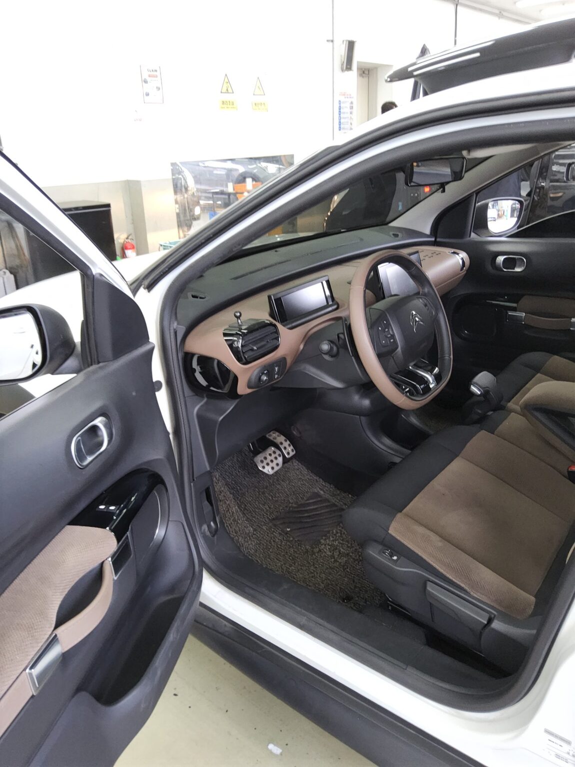 CITROEN C4 CACTUS 1.6 BlueHDi LIVE 2017 - zdjęcie 10