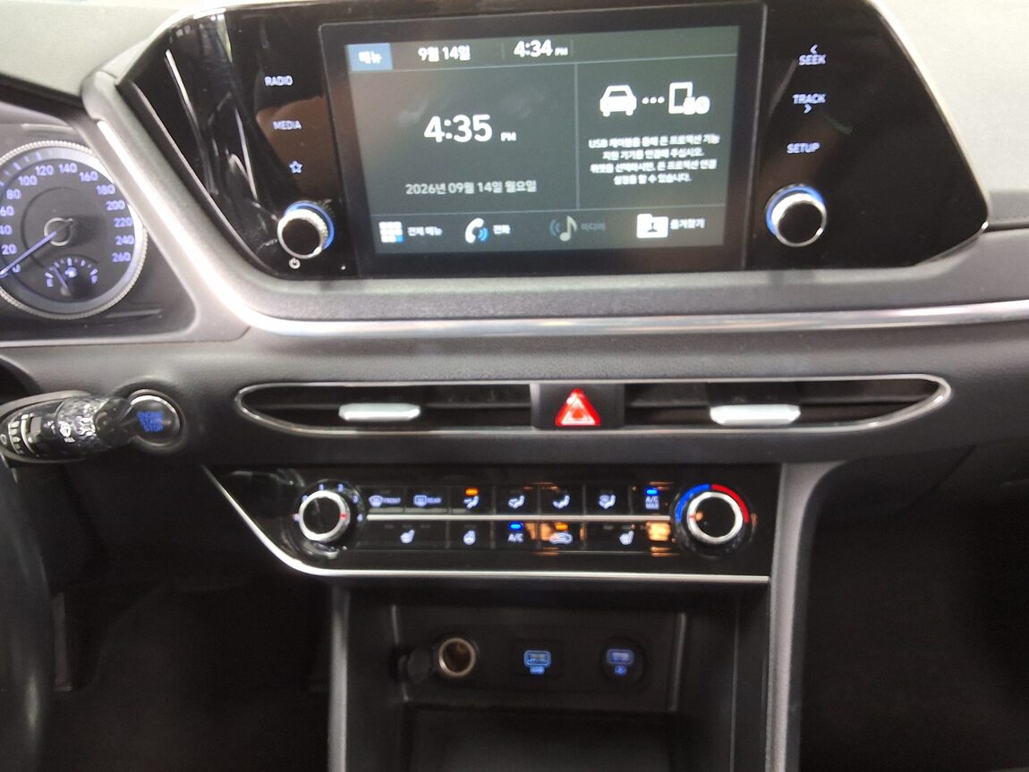 HYUNDAI SONATA (DN8) G2.0 PREMIUM 2020 - zdjęcie 23