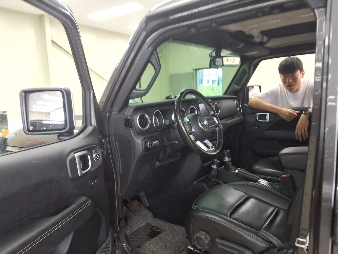 JEEP WRANGLER (JL) 2.0 OVERLAND 4DR 2020 - zdjęcie 11