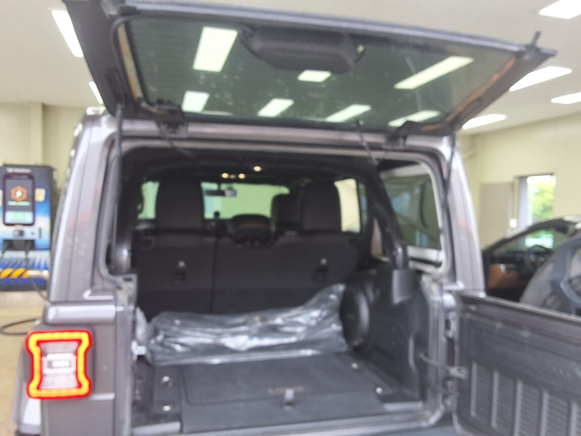 JEEP WRANGLER (JL) 2.0 OVERLAND 4DR 2020 - zdjęcie 16