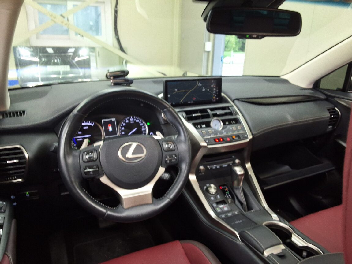 LEXUS NX 300h 2019 - zdjęcie 12