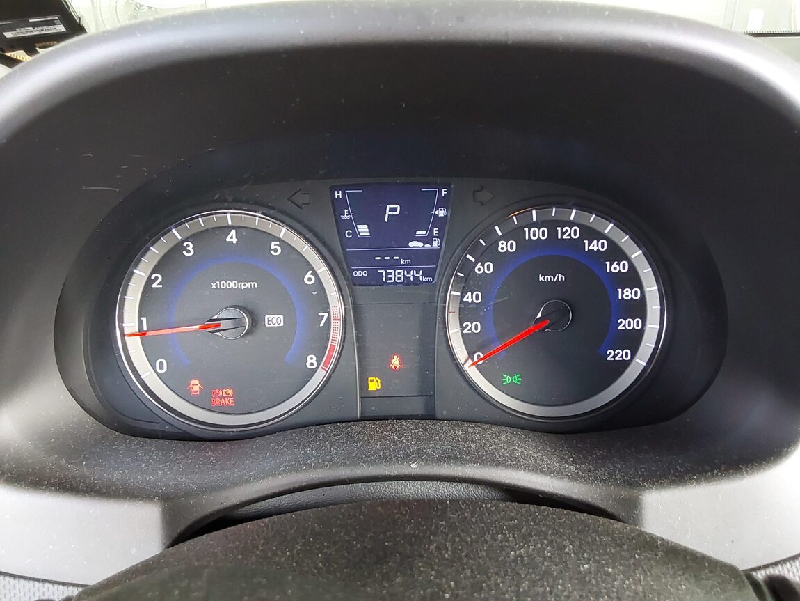HYUNDAI NEW ACCENT 1.4 VVT SMART 2014 - zdjęcie 9