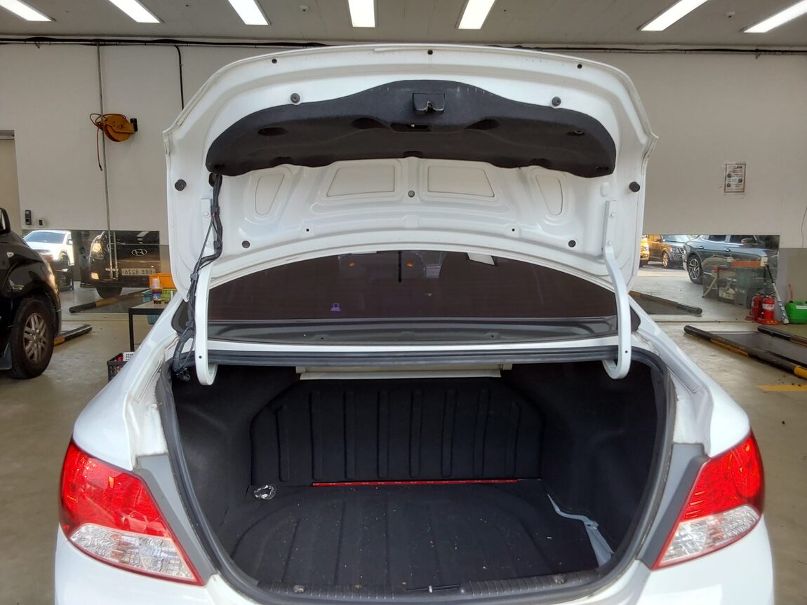 HYUNDAI NEW ACCENT 1.4 VVT SMART 2014 - zdjęcie 15