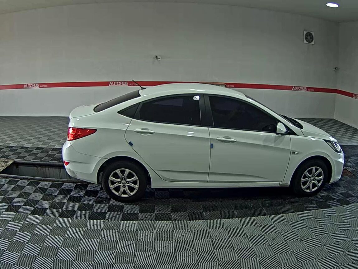 HYUNDAI NEW ACCENT 1.4 VVT SMART 2014 - zdjęcie 4
