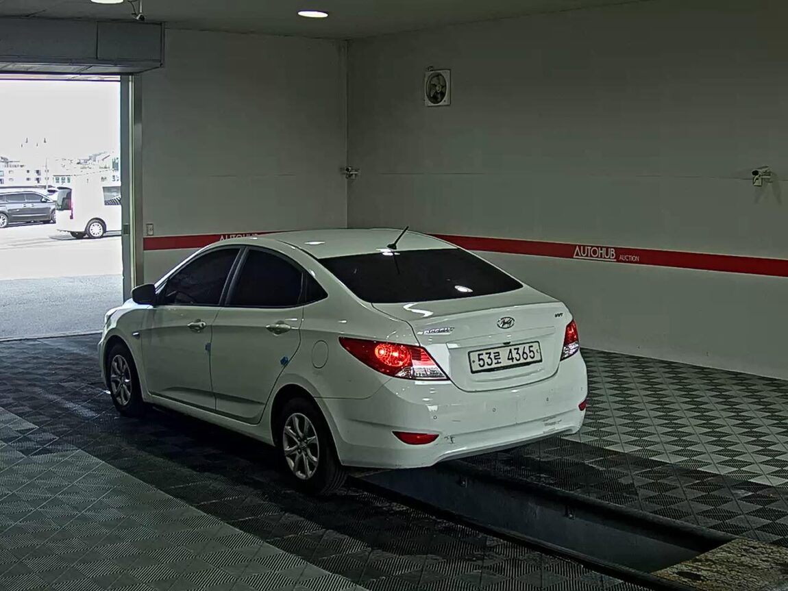 HYUNDAI NEW ACCENT 1.4 VVT SMART 2014 - zdjęcie 6