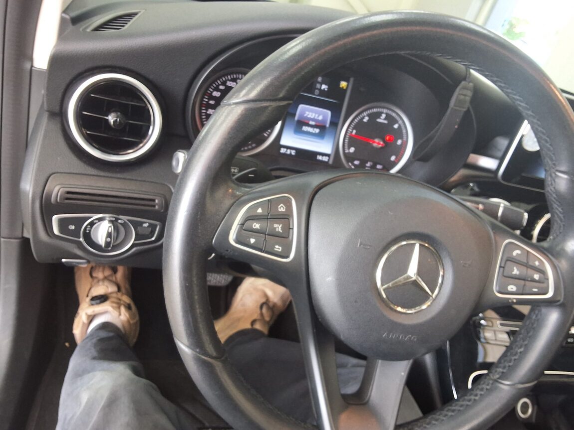 MERCEDES-BENZ C-CLASS (4TH GEN) C200 d 2017 - zdjęcie 23