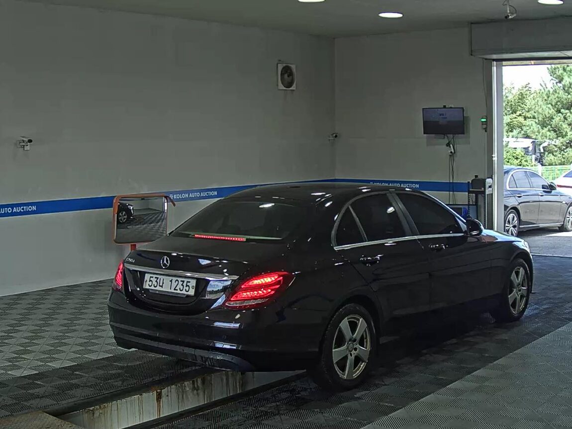 MERCEDES-BENZ C-CLASS (4TH GEN) C200 d 2017 - zdjęcie 5