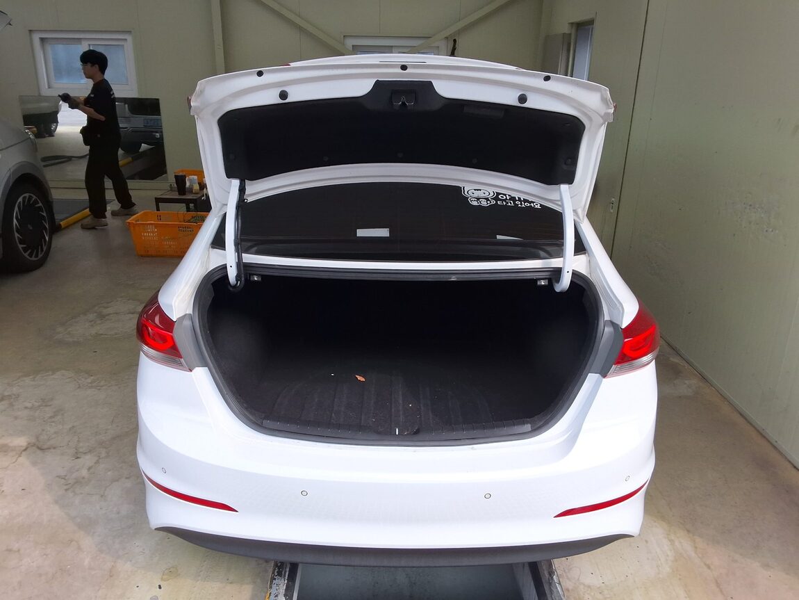 HYUNDAI AVANTE AD 1.6 GDi MODERN SPECIAL 2016 - zdjęcie 15