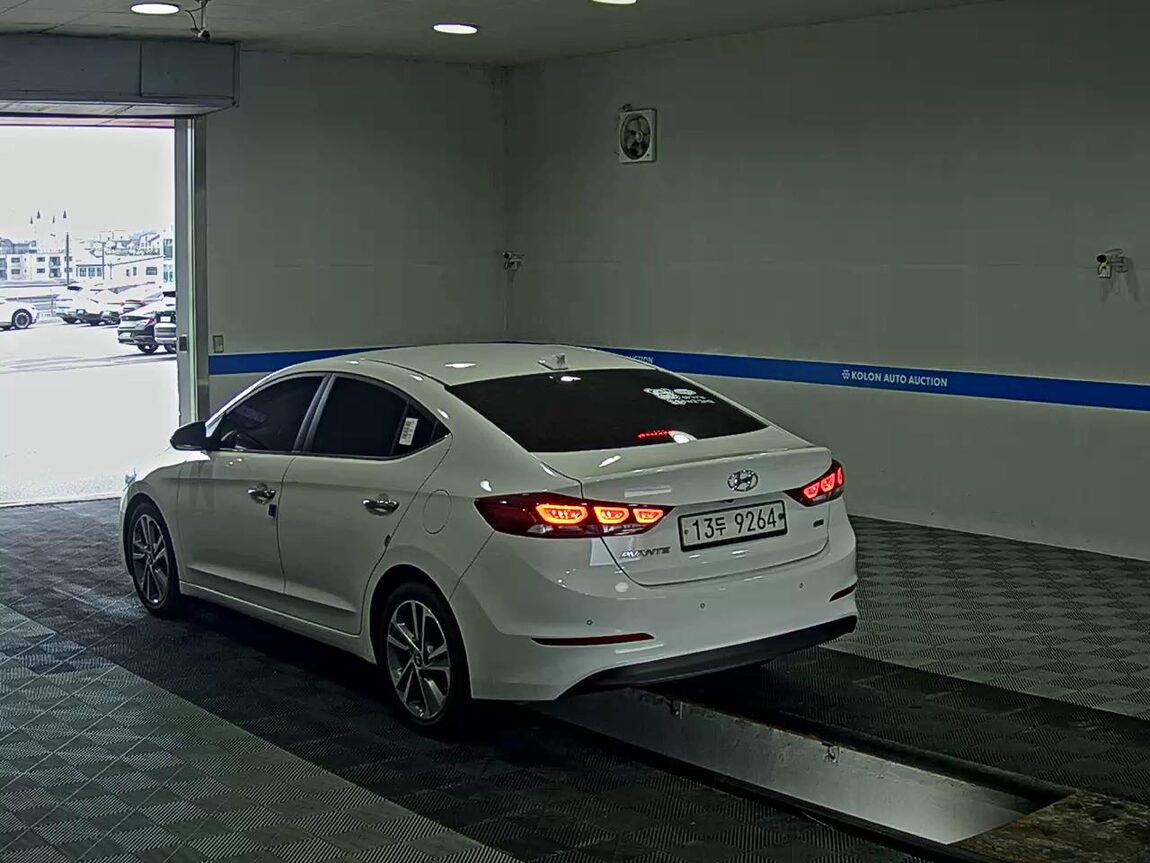 HYUNDAI AVANTE AD 1.6 GDi MODERN SPECIAL 2016 - zdjęcie 6