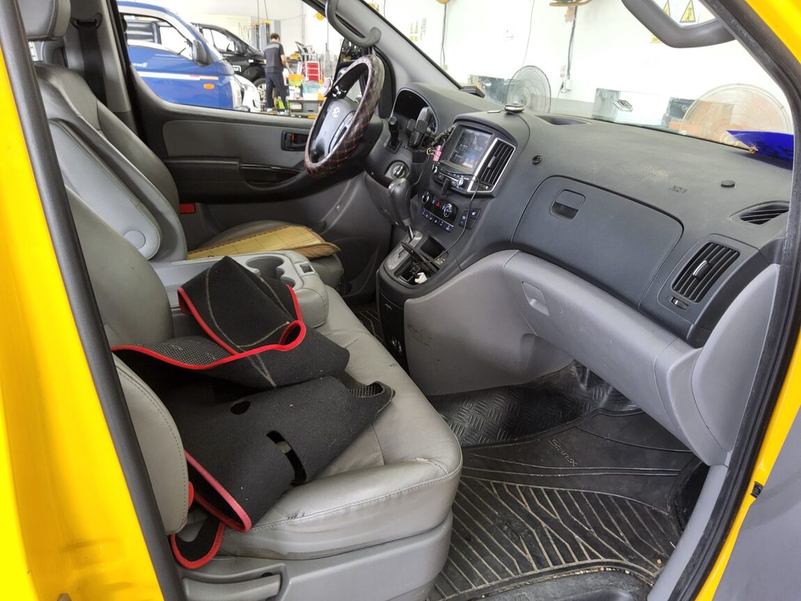 HYUNDAI THE NEW GRAND STAREX CHILD SAFETY VEHICLE 12-SEATER DIESEL 2019 - zdjęcie 14