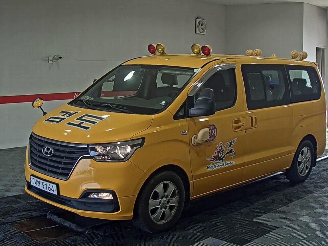 HYUNDAI THE NEW GRAND STAREX CHILD SAFETY VEHICLE 12-SEATER DIESEL 2019 - zdjęcie 2