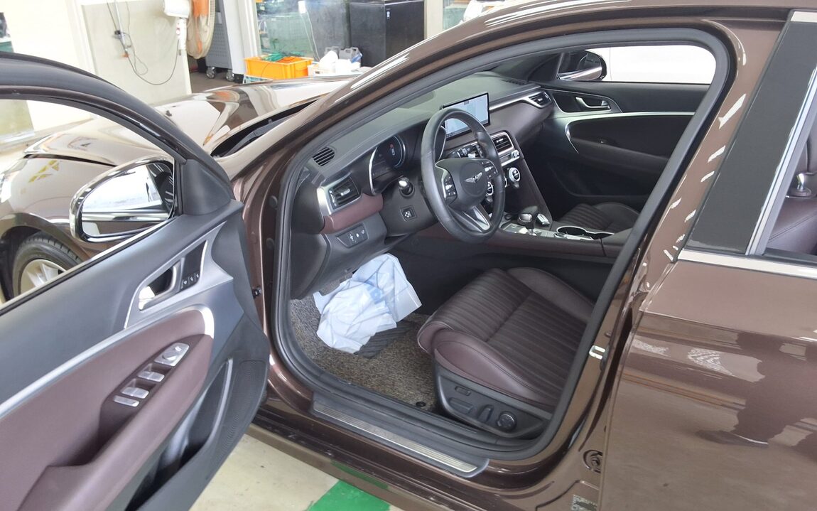 GENESIS THE NEW G70 GASOLINE 2.0T 2WD BASE MODEL 2021 - zdjęcie 10