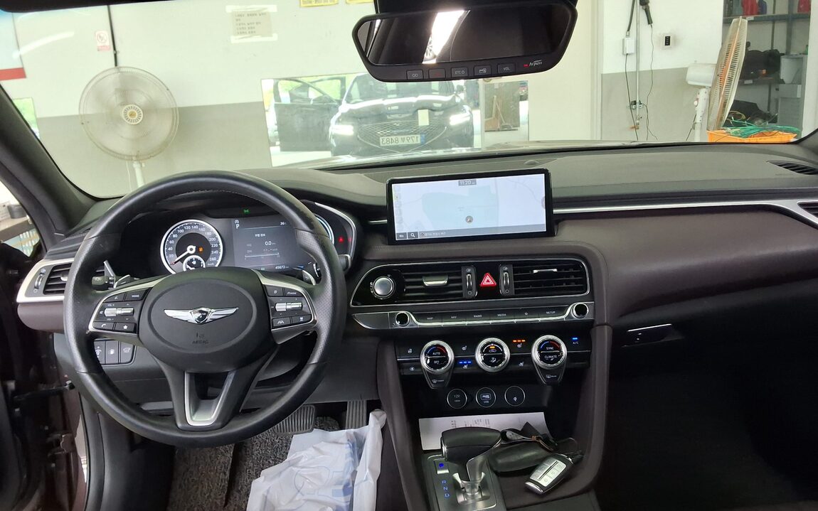 GENESIS THE NEW G70 GASOLINE 2.0T 2WD BASE MODEL 2021 - zdjęcie 11