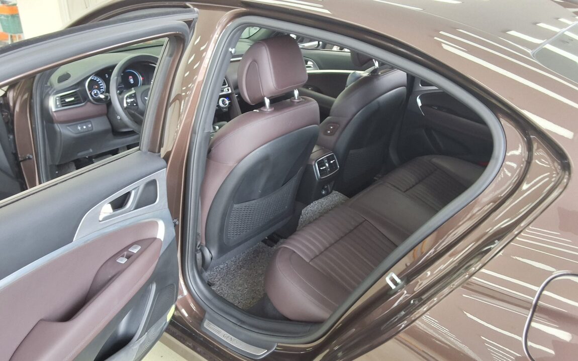 GENESIS THE NEW G70 GASOLINE 2.0T 2WD BASE MODEL 2021 - zdjęcie 12