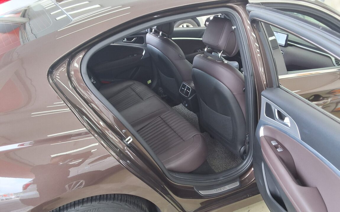 GENESIS THE NEW G70 GASOLINE 2.0T 2WD BASE MODEL 2021 - zdjęcie 13