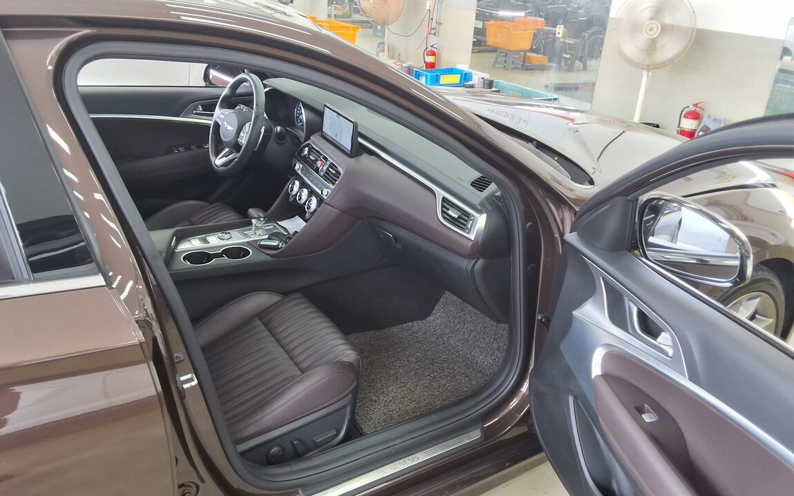 GENESIS THE NEW G70 GASOLINE 2.0T 2WD BASE MODEL 2021 - zdjęcie 14
