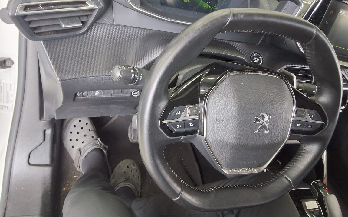 PEUGEOT 2008 (2ND GEN) 1.5 BlueHDi ALLURE 2021 - zdjęcie 17