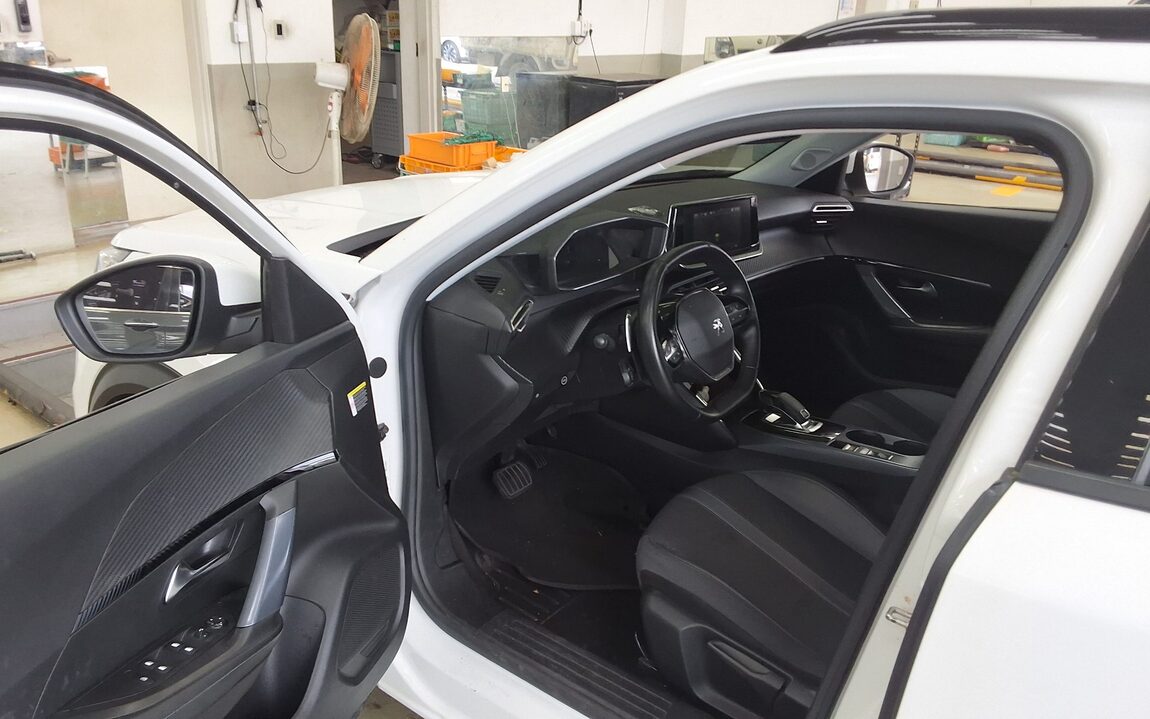 PEUGEOT 2008 (2ND GEN) 1.5 BlueHDi ALLURE 2021 - zdjęcie 10