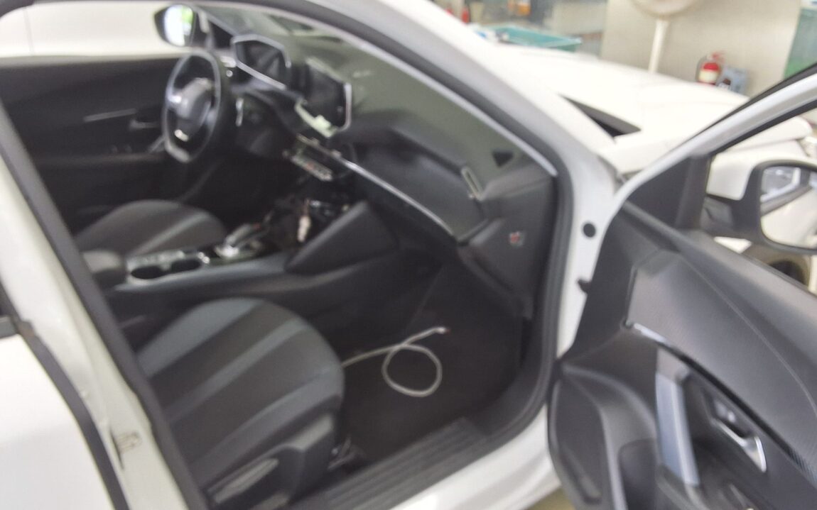 PEUGEOT 2008 (2ND GEN) 1.5 BlueHDi ALLURE 2021 - zdjęcie 14