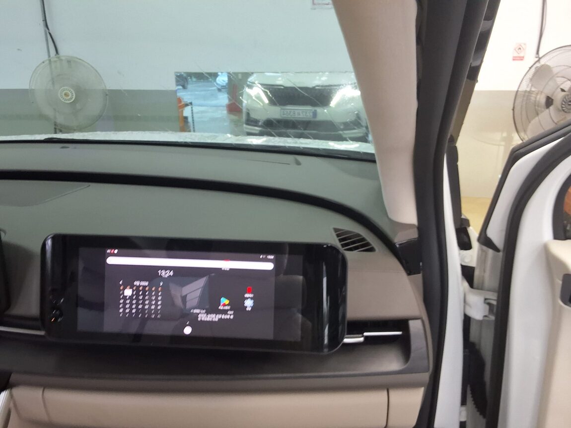 KIA NEW CARNIVAL (KA4) HI-LIMOUSINE SPECIAL BODY MAJOR CAR 2023 - zdjęcie 28