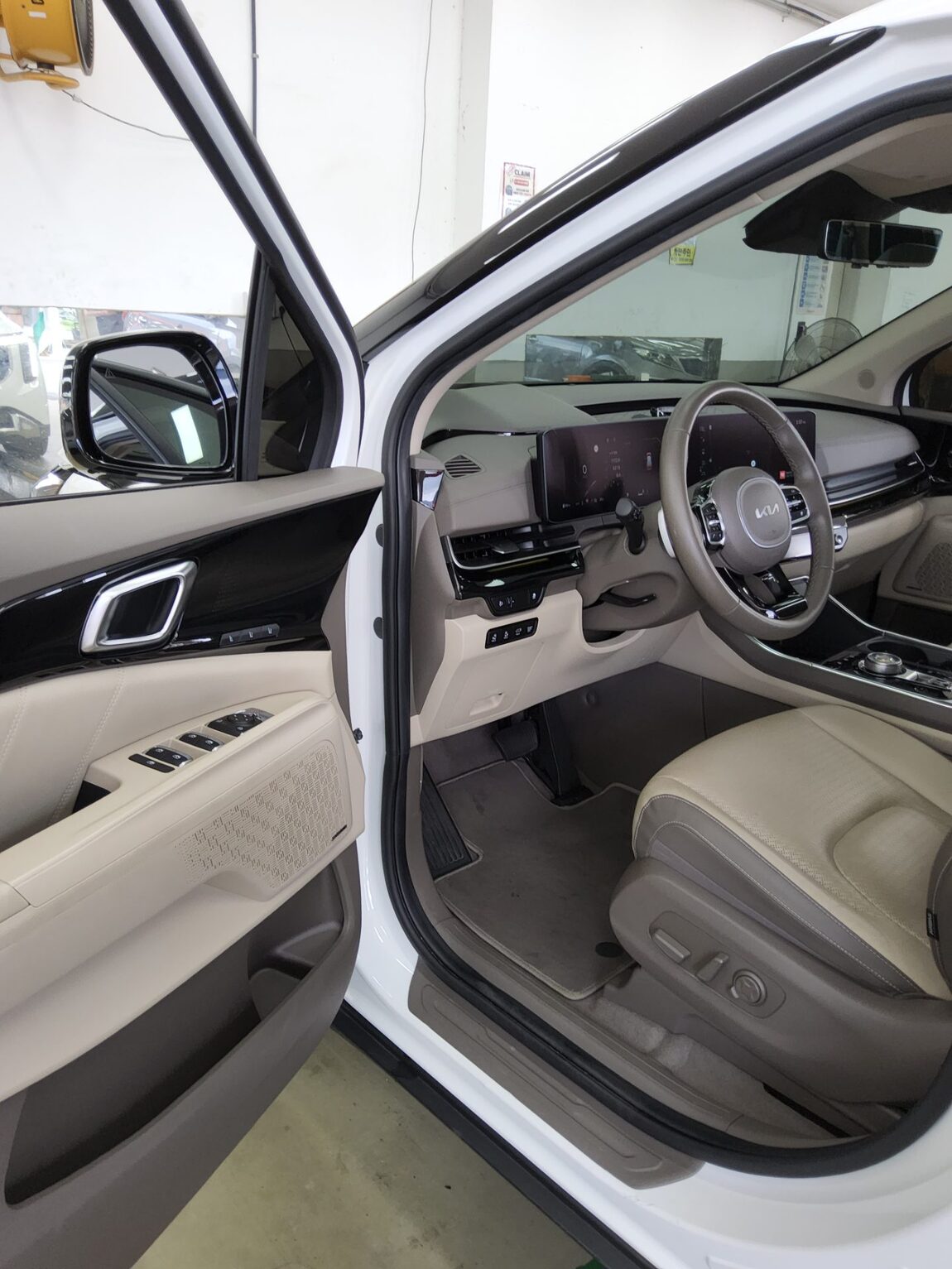 KIA THE NEW CARNIVAL (KA4) 9-SEATER DIESEL SIGNATURE 2024 - zdjęcie 10