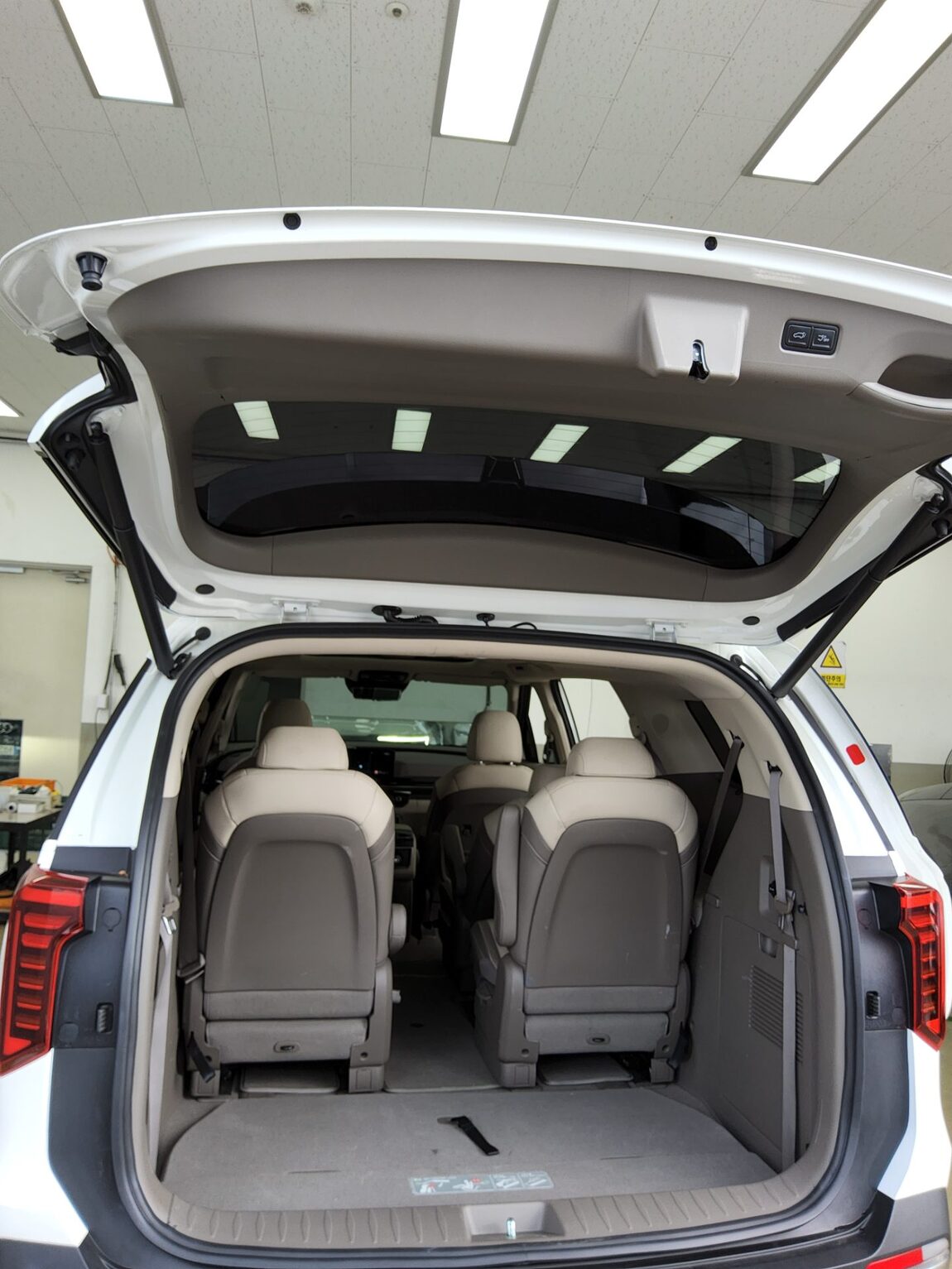 KIA THE NEW CARNIVAL (KA4) 9-SEATER DIESEL SIGNATURE 2024 - zdjęcie 15