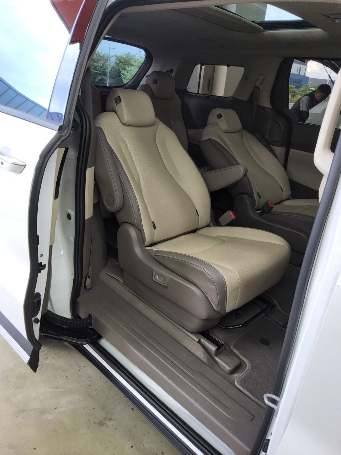 KIA THE NEW CARNIVAL (KA4) 9-SEATER DIESEL SIGNATURE 2024 - zdjęcie 13