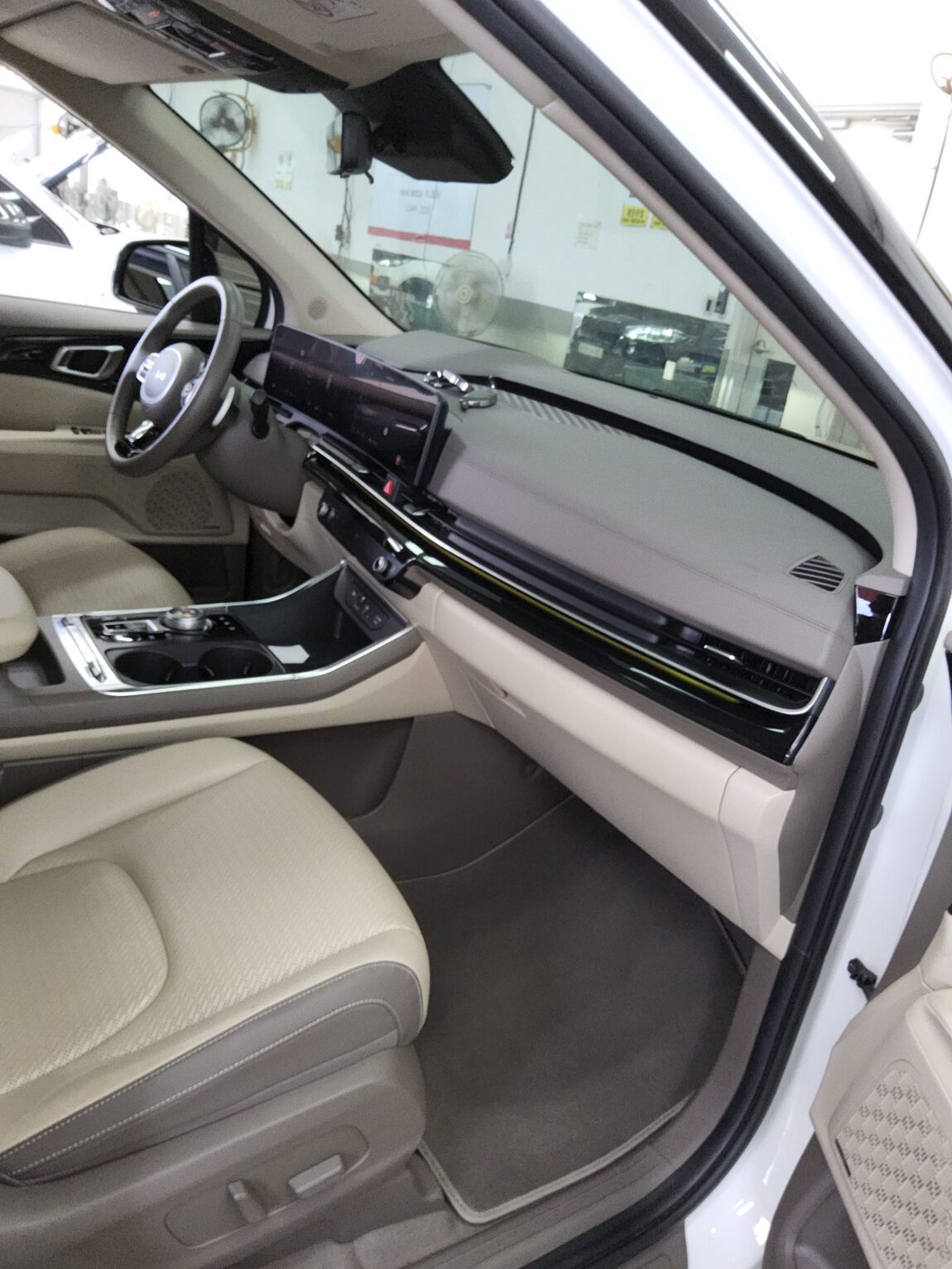 KIA THE NEW CARNIVAL (KA4) 9-SEATER DIESEL SIGNATURE 2024 - zdjęcie 14