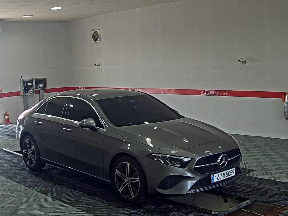 MERCEDES-BENZ A-CLASS (4TH GEN) A220 SEDAN 2024 - zdjęcie 3