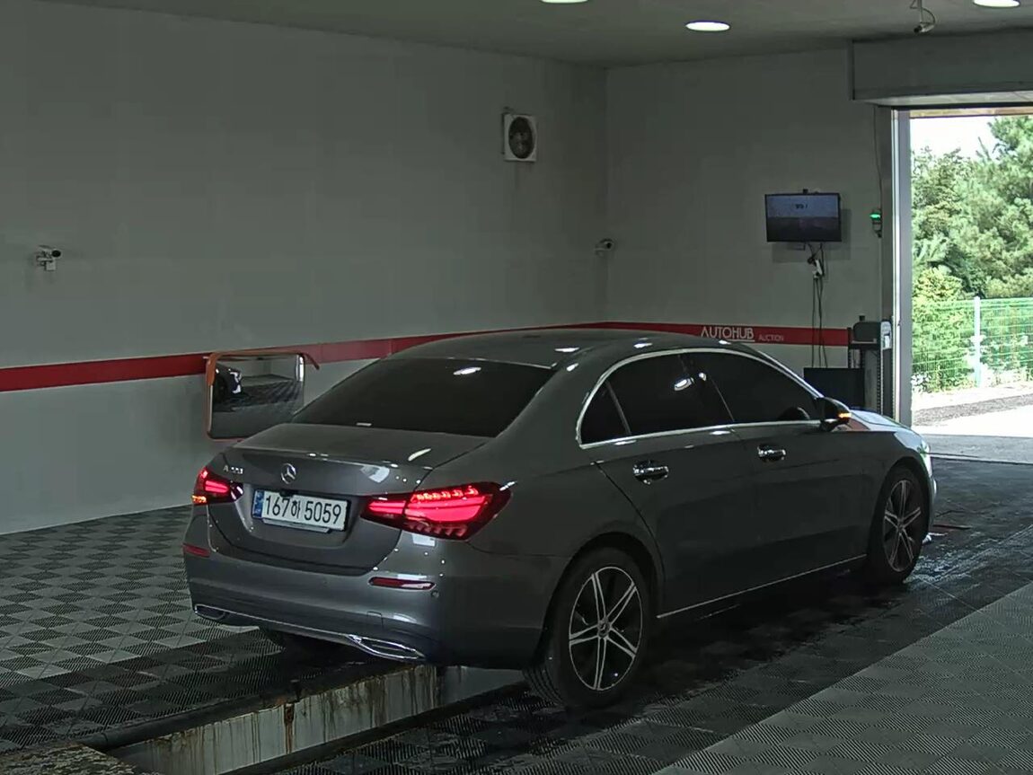 MERCEDES-BENZ A-CLASS (4TH GEN) A220 SEDAN 2024 - zdjęcie 5