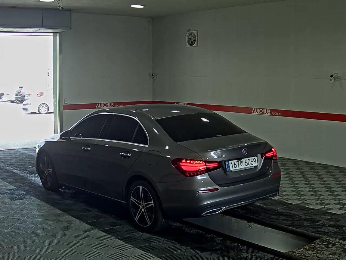 MERCEDES-BENZ A-CLASS (4TH GEN) A220 SEDAN 2024 - zdjęcie 6
