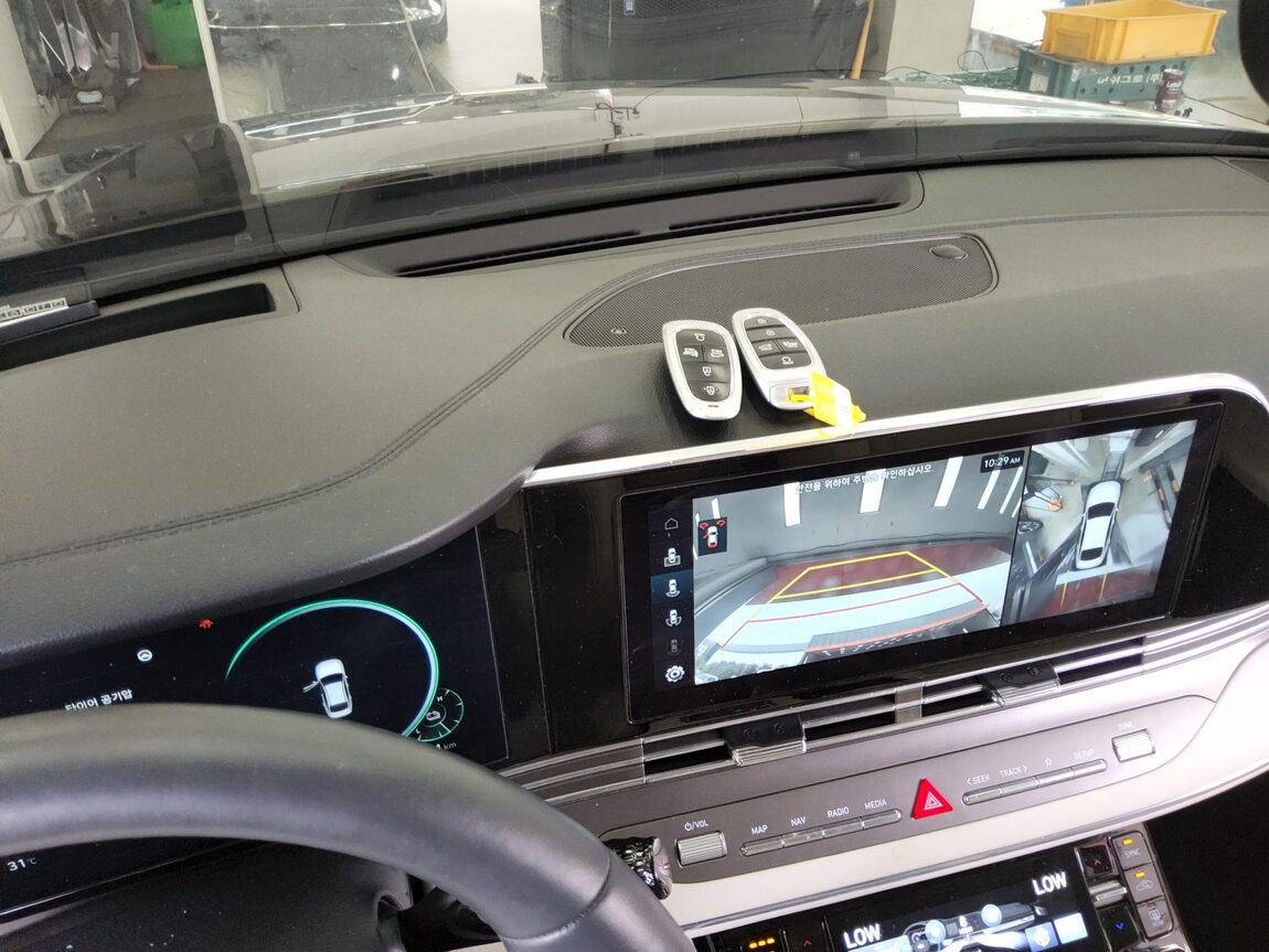 HYUNDAI THE NEW GRANDEUR IG HYBRID 2.4 HEV LE BLANC 2023 - zdjęcie 17