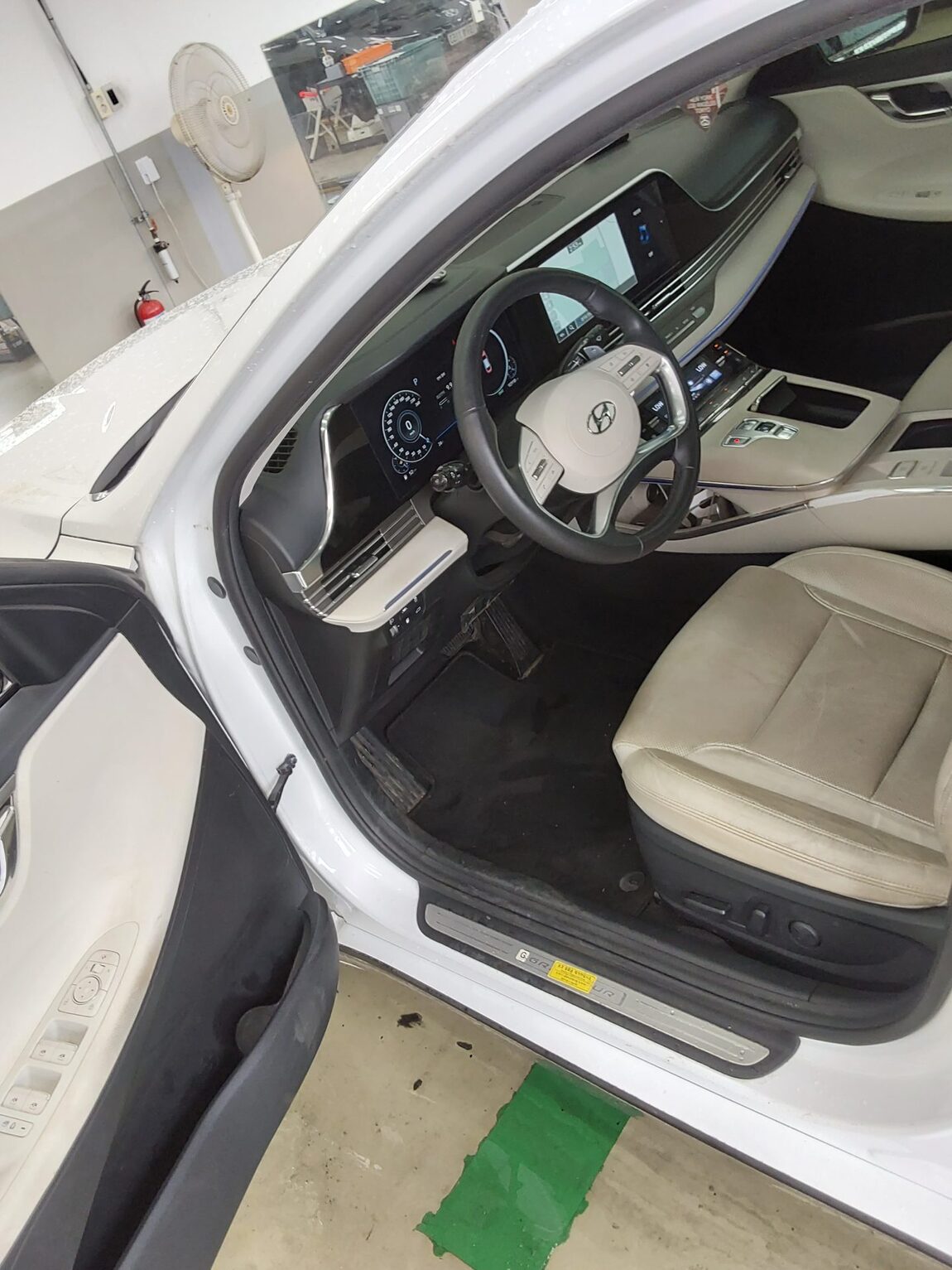 HYUNDAI THE NEW GRANDEUR IG GASOLINE 2.5 LE BLANC 2022 - zdjęcie 10