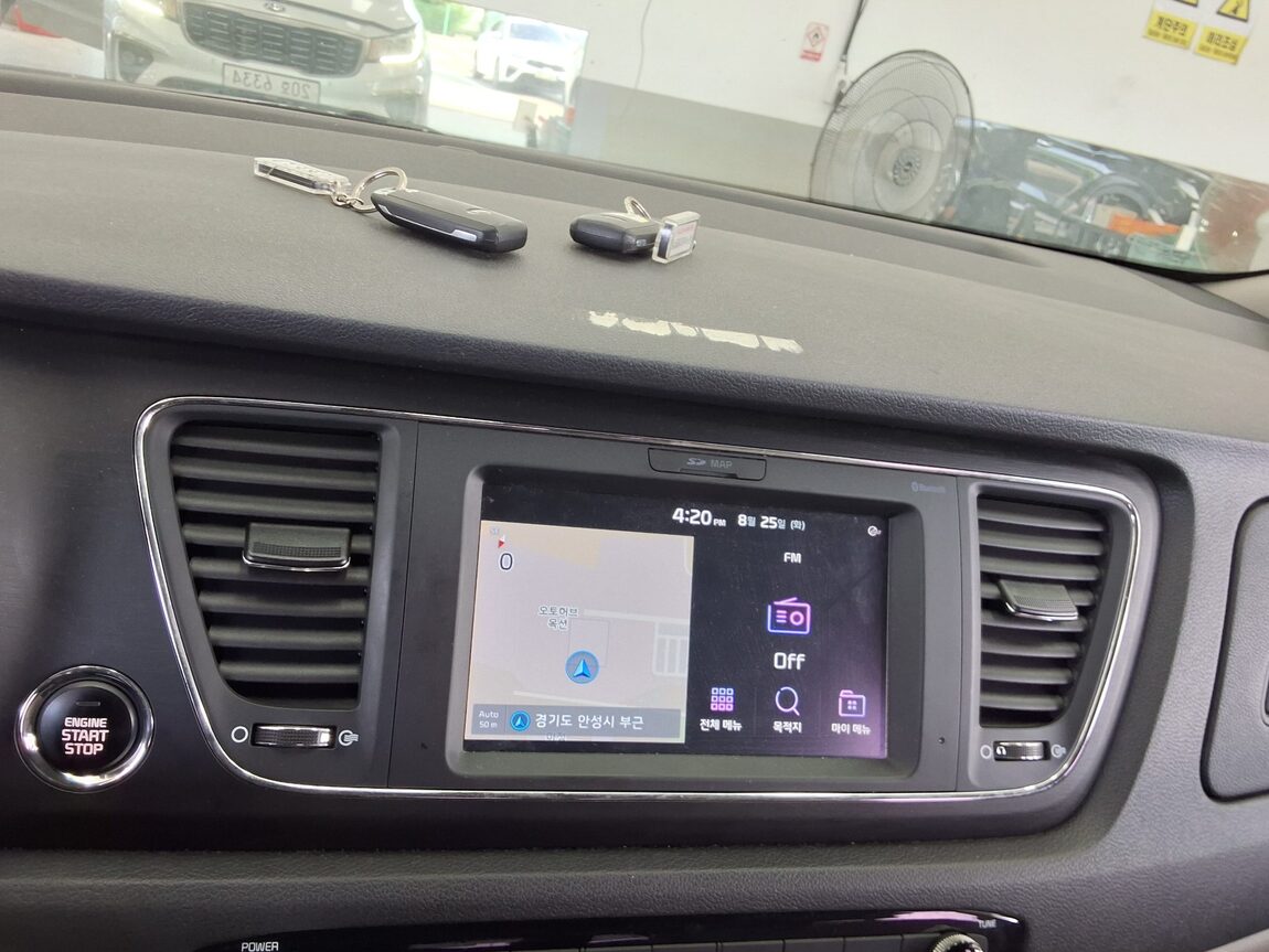KIA THE NEW CARNIVAL 9-SEATER DIESEL LUXURY 2020 - zdjęcie 17