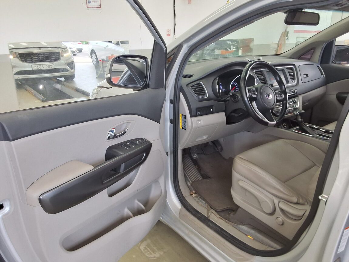 KIA THE NEW CARNIVAL 9-SEATER DIESEL LUXURY 2020 - zdjęcie 10