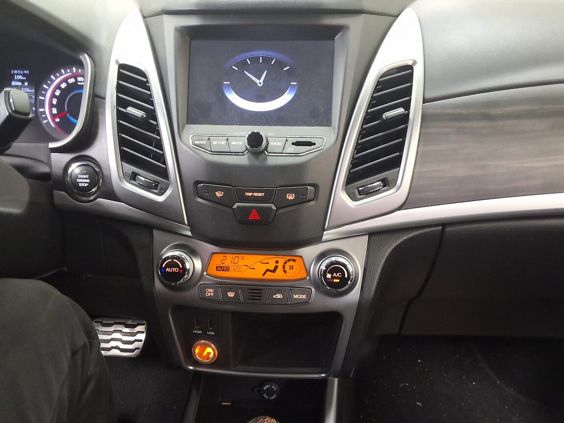 KG MOBILITY (SSANGYONG) NEW KORANDO C 2.2 2WD EXTREME 2016 - zdjęcie 24
