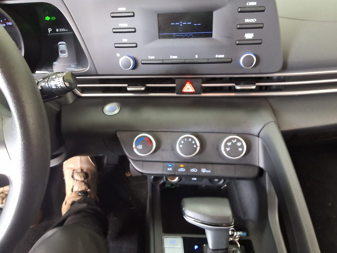 HYUNDAI AVANTE (CN7) 1.6 GASOLINE SMART 2022 - zdjęcie 24