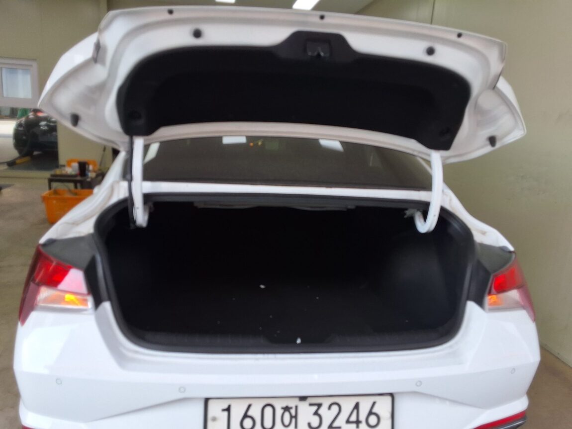 HYUNDAI AVANTE (CN7) 1.6 GASOLINE SMART 2022 - zdjęcie 16